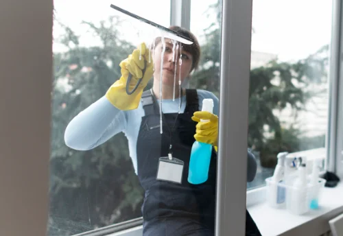Nettoyage de vitres intérieures et extérieures à Lanta